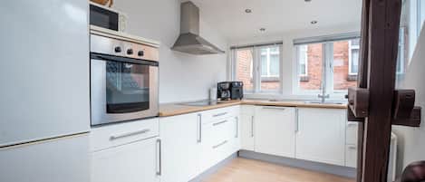 Basic-þakíbúð | Einkaeldhús | Ísskápur, kaffivél/teketill, rafmagnsketill, barnastóll