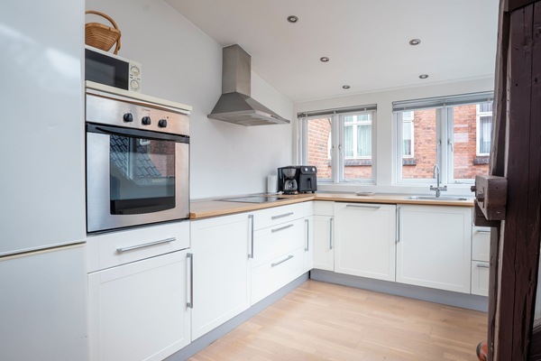 Eenvoudige penthouse | Privékeuken | Een koelkast, een koffiezetapparaat/waterkoker, een waterkoker