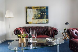 24-inch LED TV with digital channels, TV - Palads Hotel (Viborg)