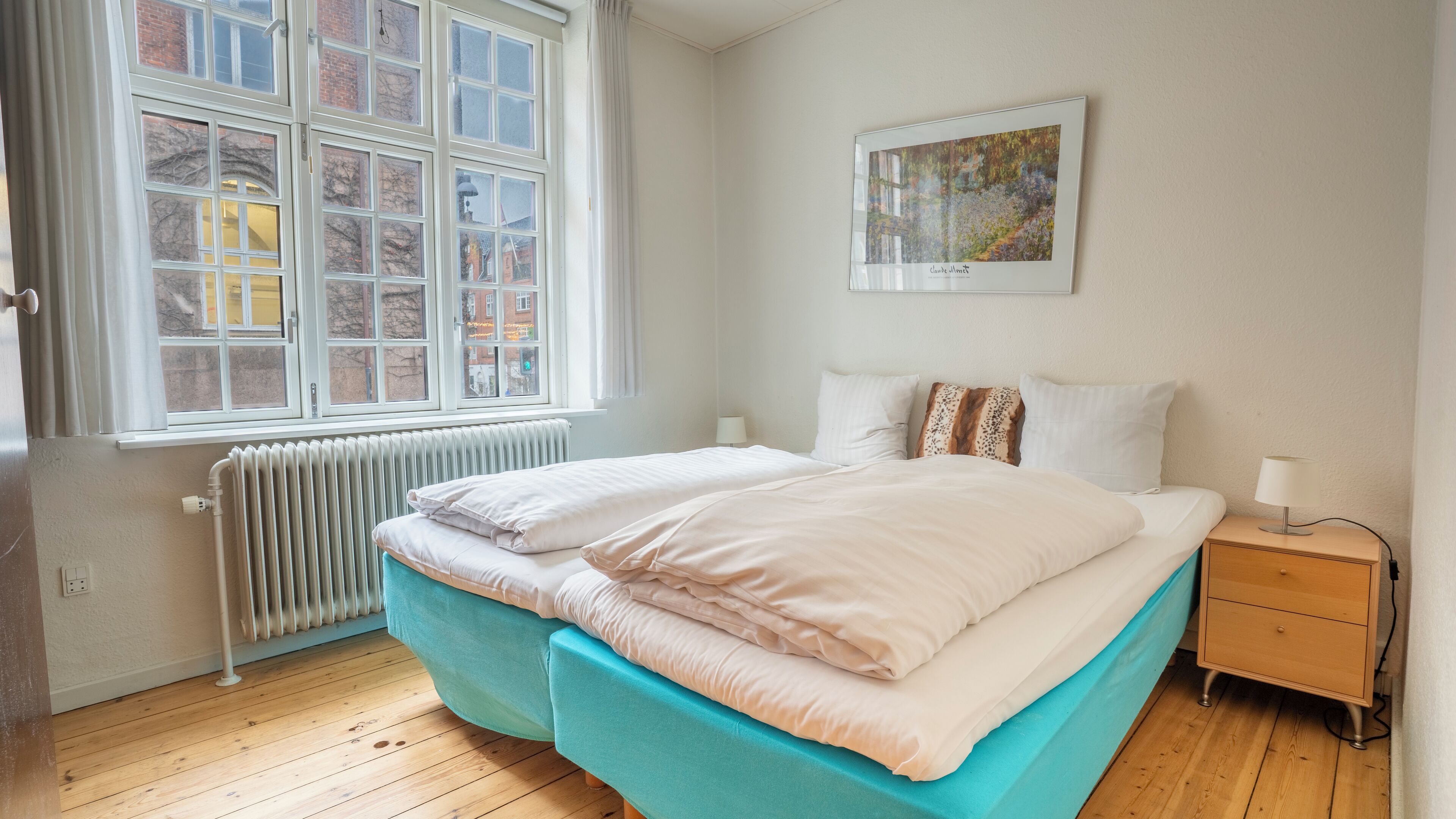 基本公寓 | 防敏寢具、羽絨被、特厚豪華床墊、迷你吧