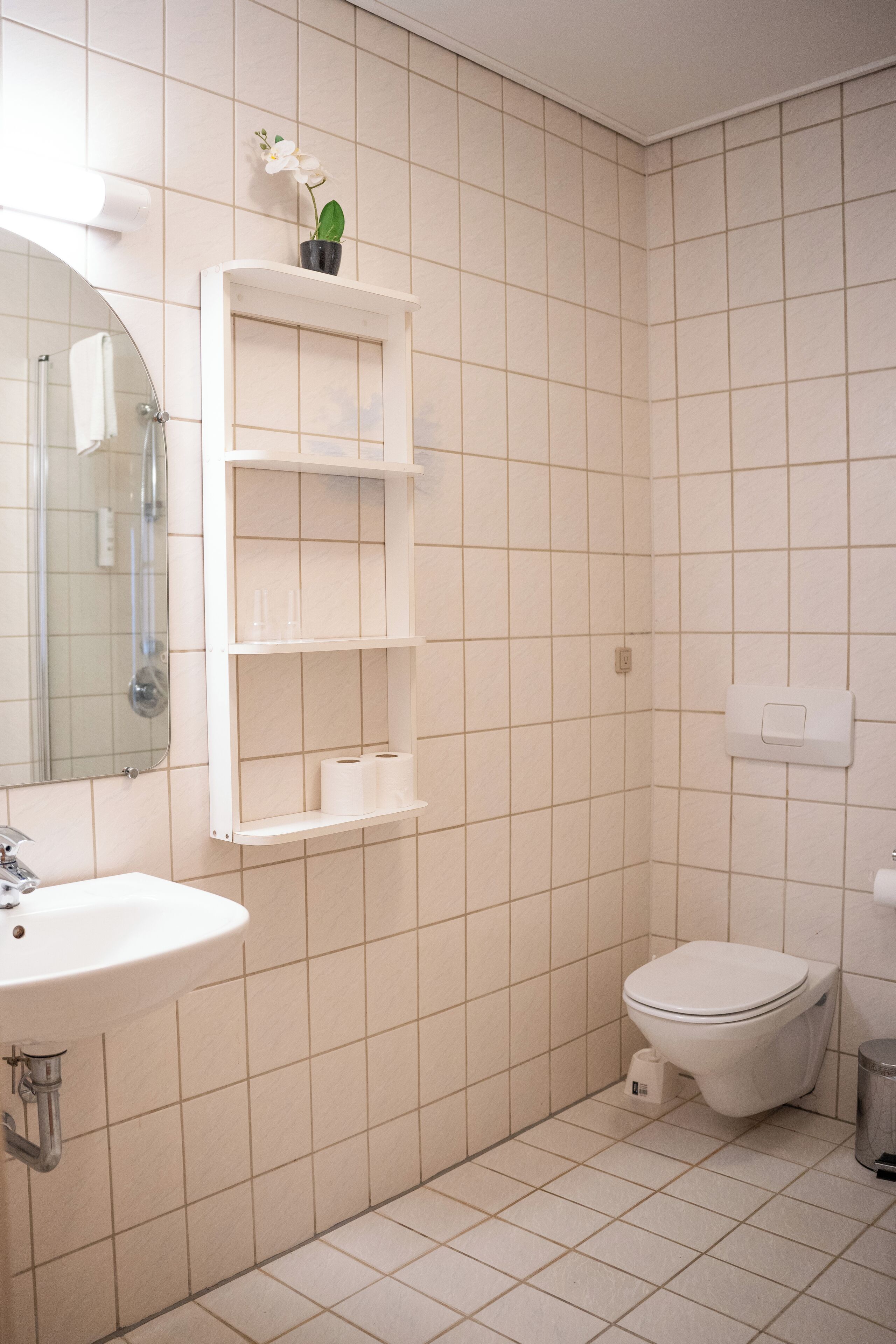 standard double room | bathroom | free toiletries, hair dryer, towels, soap
