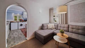 Apartamento, 2 habitaciones, no fumadores (Final Cleaning Fee +65,00€ ) | Sala de estar