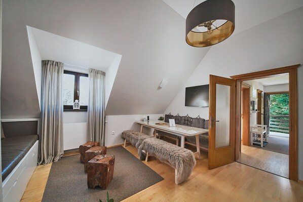 아파트, 침실 2개, 금연 (Final Cleaning Fee +65,00€ ) | 거실 공간 | 평면 TV