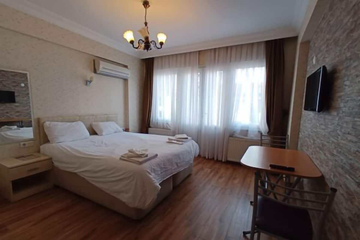 1 habitación, ropa de cama de alta calidad y escritorio