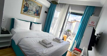 Superior-Zimmer, 1 Schlafzimmer, Balkon, Stadtblick | Hochwertige Bettwaren, Schreibtisch, laptopgeeigneter Arbeitsplatz