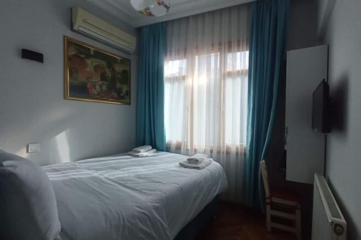 1 habitación, ropa de cama de alta calidad y escritorio