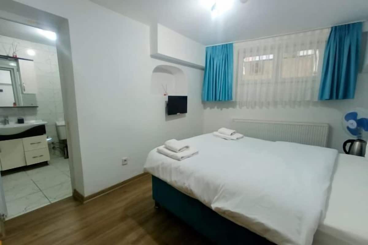 1 habitación, ropa de cama de alta calidad y escritorio