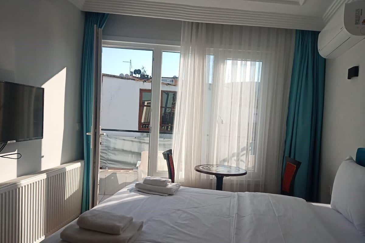 Luxury Room, 1 Queen Bed, Balcony, City View | 1 bedroom, premium bedding, desk, laptop workspace