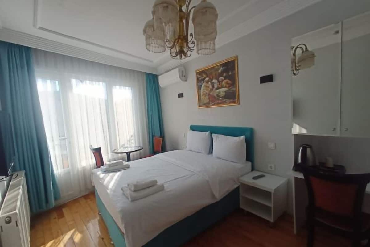 1 habitación, ropa de cama de alta calidad y escritorio