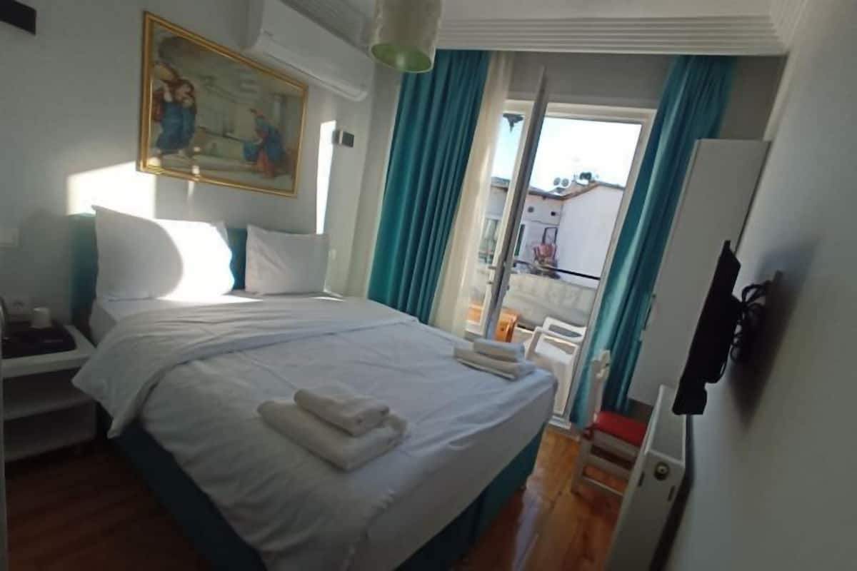 1 habitación, ropa de cama de alta calidad y escritorio