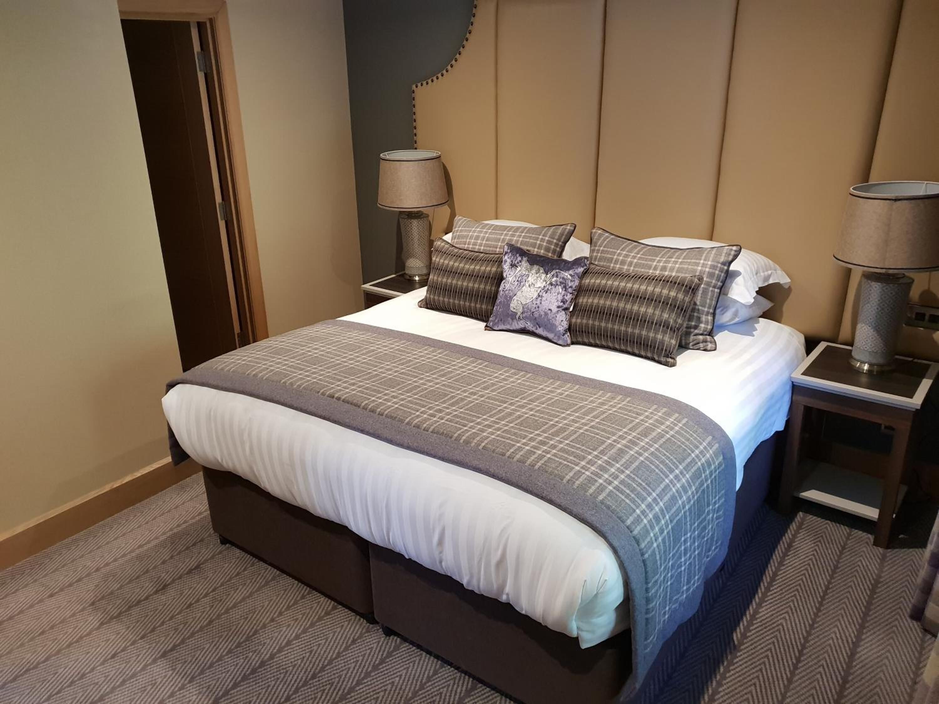 1 bedroom, desk, soundproofing, iron/ironing board