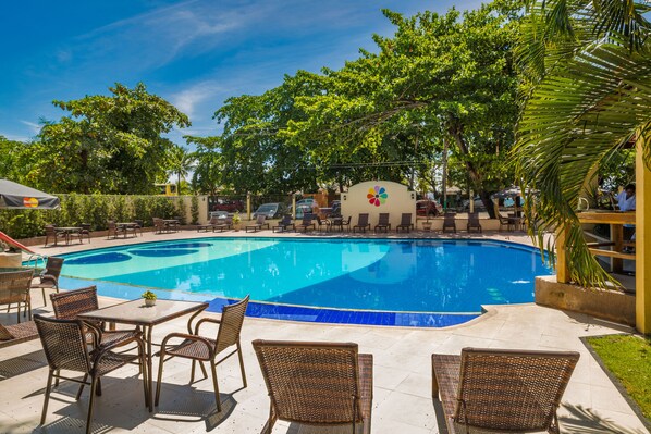 2 outdoor pools, pool loungers