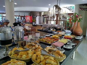 Free daily buffet breakfast  - Floral Inn Family Hotel (Porto Seguro)