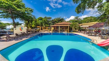 2 piscinas al aire libre, sillones reclinables de piscina