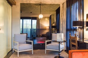 Triple Room (2 Adults + 1 Child) | Living room | 21-inch flat-screen TV with digital channels, TV - Alojamientos Ainsa Sanchez (Ainsa)