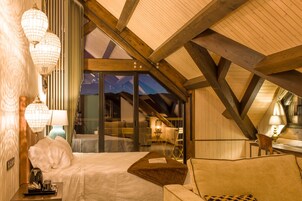 Superior Penthouse | In-room safe, individually decorated, individually furnished, desk