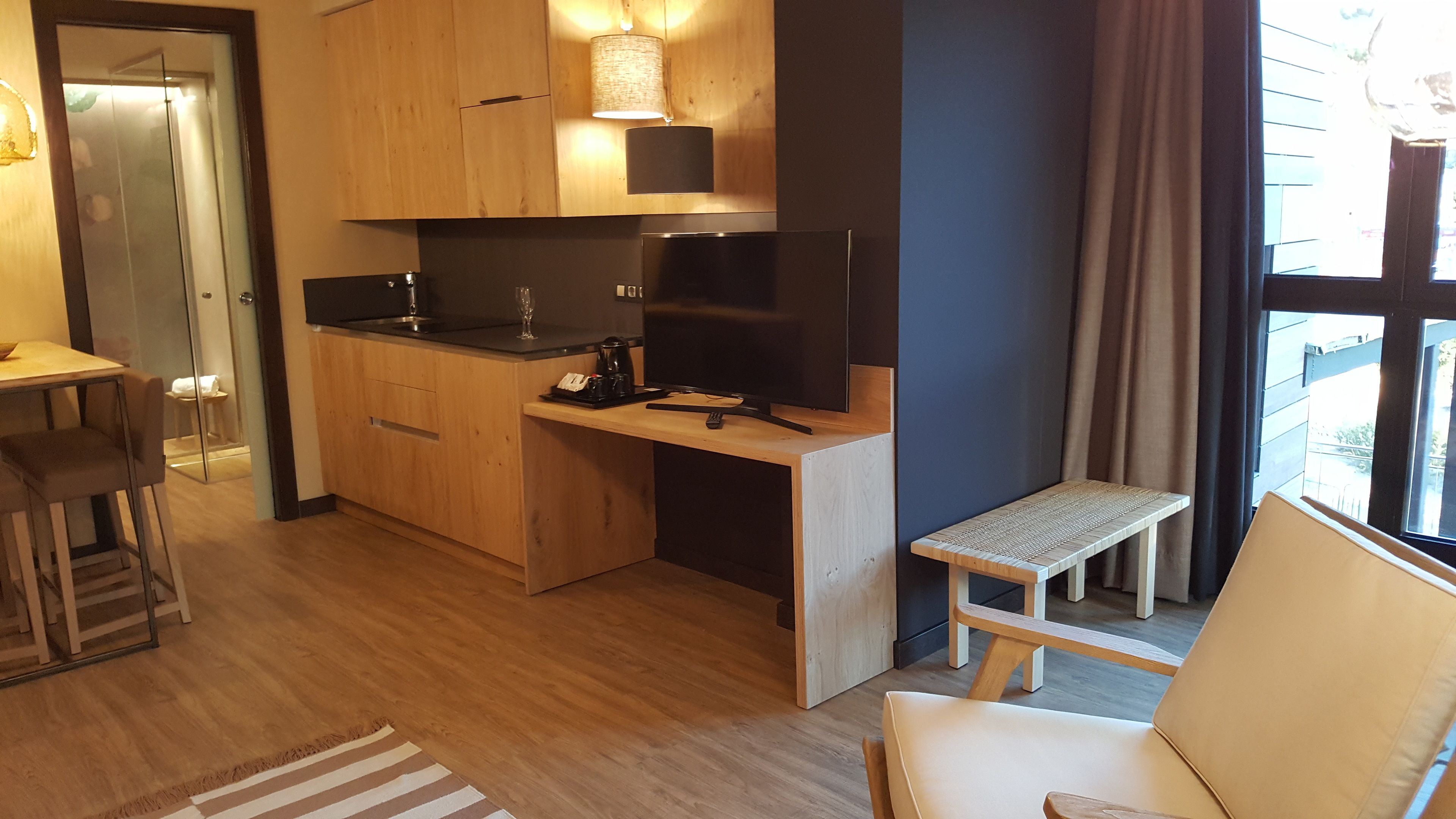 family apartment, 2 bedrooms | living room | 21-inch flat-screen tv with digital channels, tv