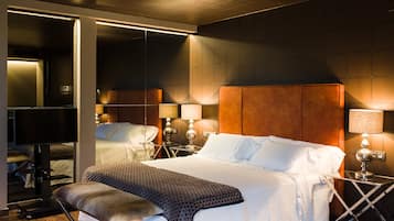 Junior Suite | 1 bedroom, in-room safe, individually decorated, individually furnished