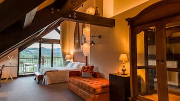 1 bedroom, in-room safe, individually decorated, individually furnished