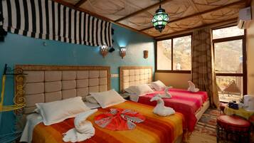 Quarto família, sacada | Cofres nos quartos, cortinas blackout, quartos à prova de som