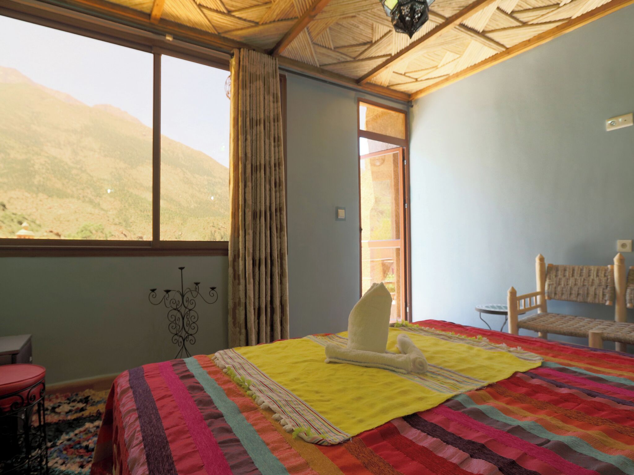 Habitación Deluxe con 1 cama doble o 2 individuales | Caja fuerte, cortinas opacas, sistema de insonorización y wifi gratis