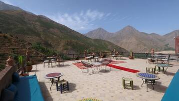 Serviço de café da manhã, culinária marroquina, vistas para o jardim