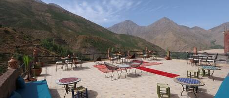 Breakfast, lunch, dinner served; Moroccan cuisine, garden views