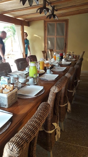 Lunch and dinner served, local and international cuisine - B&B Teranga Warang (Mbour)