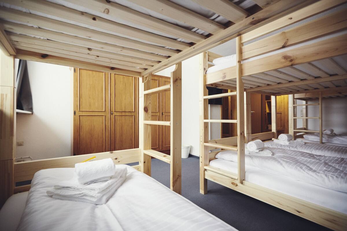 基本客房 (4 bunk beds) | 熨斗/熨衣板、免費無線上網、床單