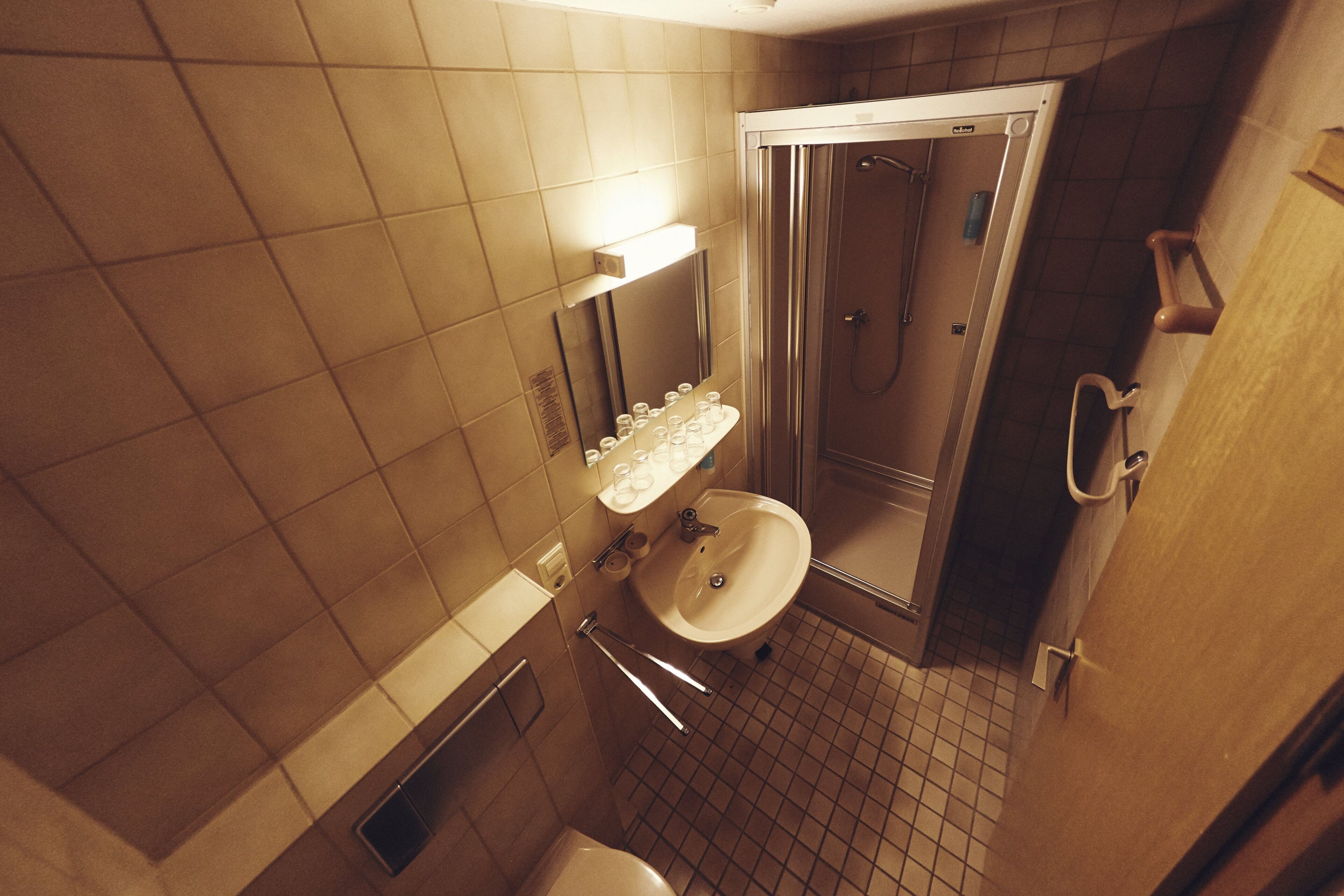 Basic Room (4 bunk beds) | Bathroom | Shower, free toiletries, hair dryer, towels