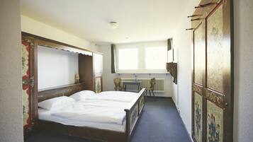 Iron/ironing board, free WiFi, bed sheets