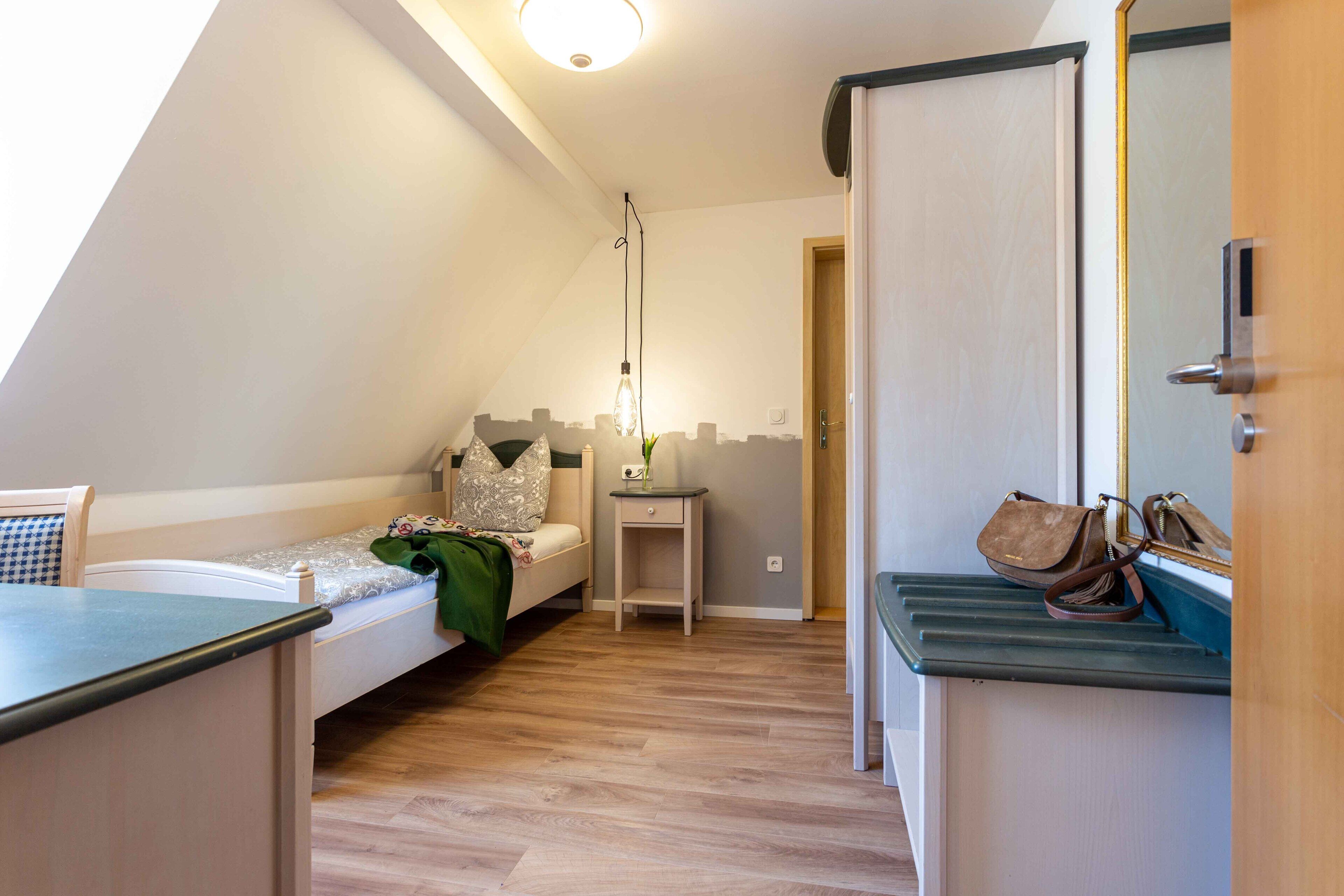 single room | 1 bedroom, hypo-allergenic bedding, down duvets, individually decorated