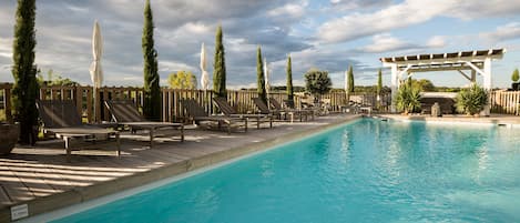 Outdoor pool, pool loungers