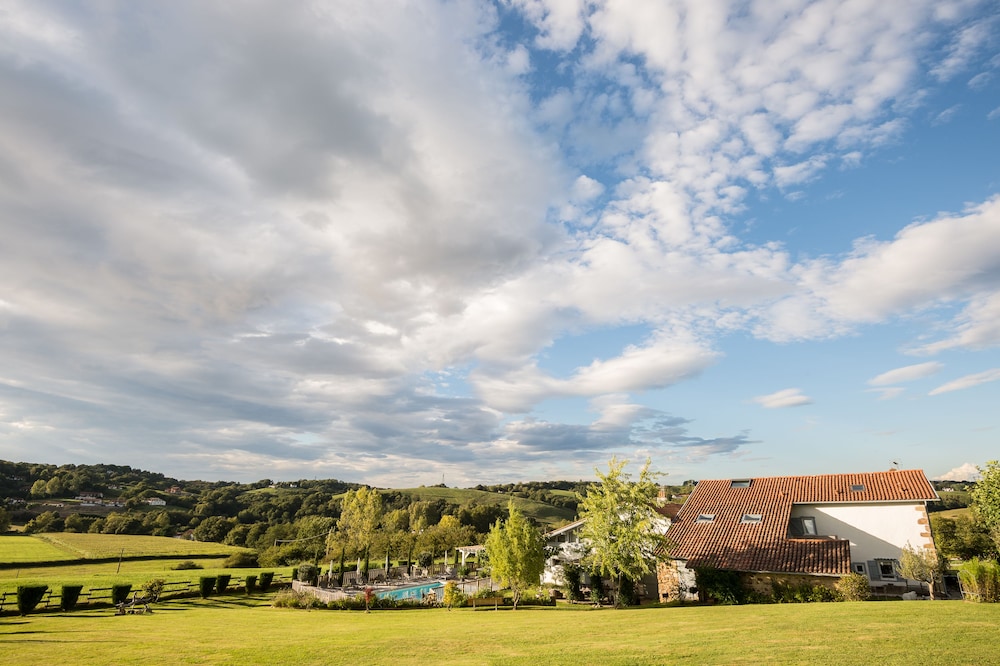 Chambres d'hôtes et Gites La Ferme Elhorga by null