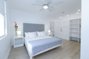 Luksushuoneisto, 2 makuuhuonetta, näköala puutarhaan | Ylelliset vuodevaatteet, tallelokero huoneessa