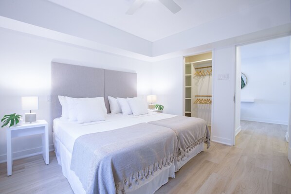 Room - Mullins Grove Luxury Apartments (Mullins)