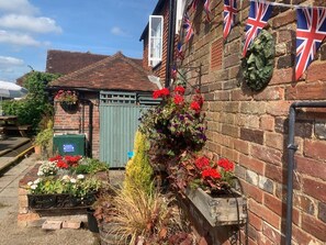 Terrace/patio - The Rose & Crown (Etchingham)