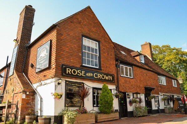 A traditional brick building with a sign reading "ROSE AND CROWN." - The Rose & Crown (Etchingham)
