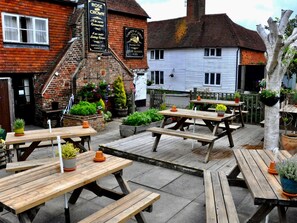 Exterior - The Rose & Crown (Etchingham)