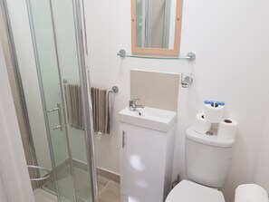 Premium Double Room, Ensuite, Garden View (Room 3) | WiFi - Kathleen House Plus (Enfield)
