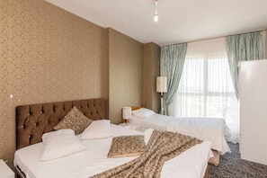 1 bedroom, Egyptian cotton sheets, premium bedding - Rainbow Suite (Istanbul)