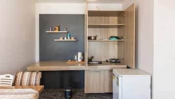 Fridge, coffee/tea maker, electric kettle, cookware/dishes/utensils