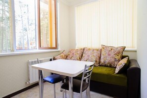 Kamar Double Comfort | Area keluarga | TV