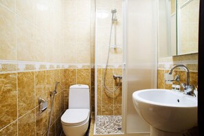 Shower, free toiletries, hair dryer, towels - Terskol Hotel (Elbrus)