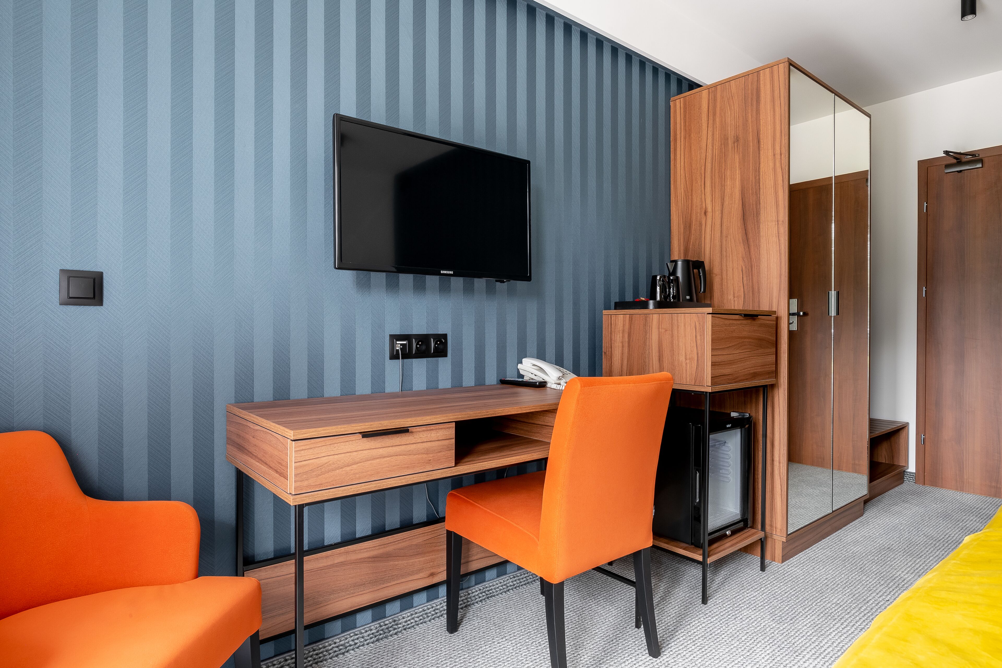 comfort double room | living area | flat-screen tv