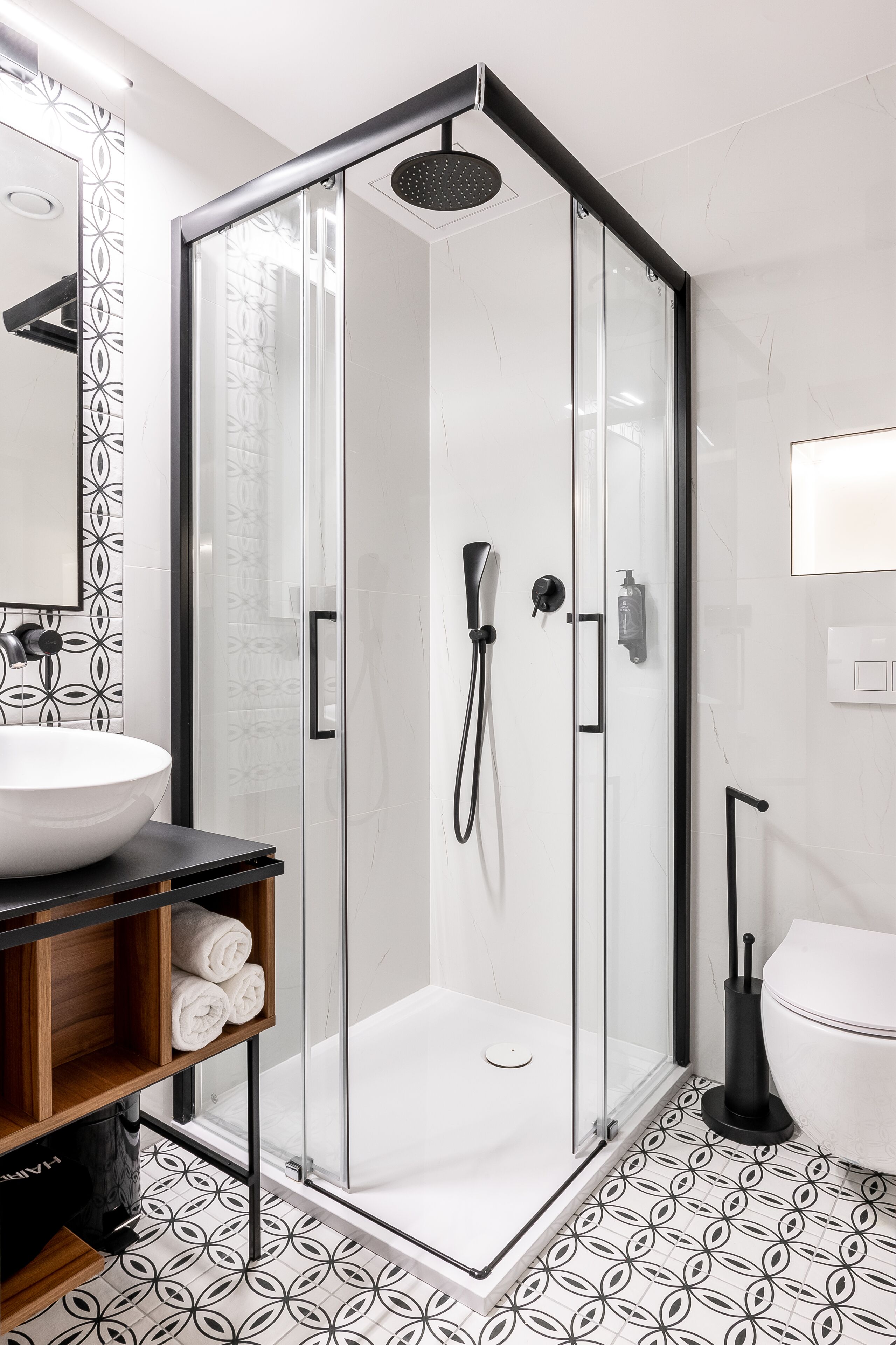 shower, free toiletries, hair dryer, towels