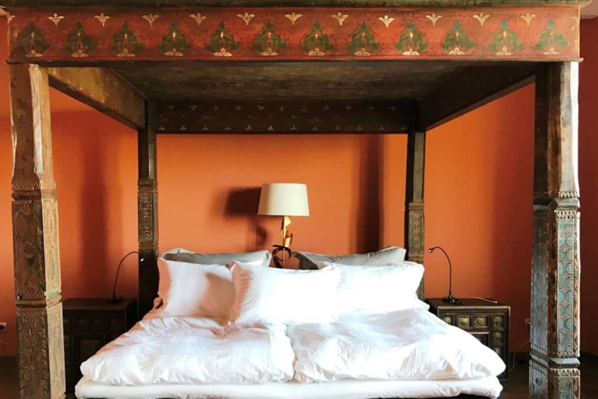 Premium bedding, in-room safe, individually decorated