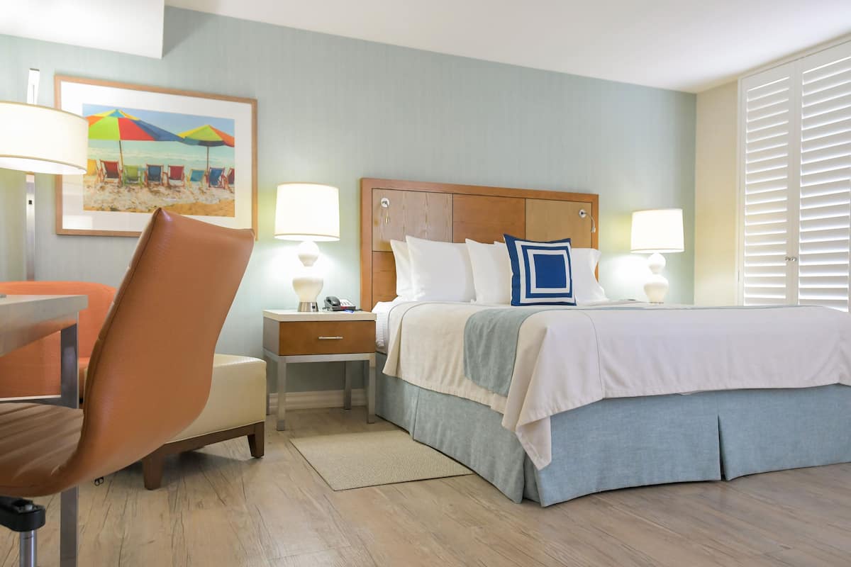 Pillowtop beds, in-room safe, desk, laptop workspace