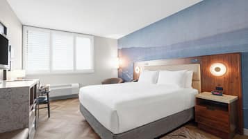 Standard Room, 1 King Bed | Pillow-top beds, in-room safe, desk, laptop workspace