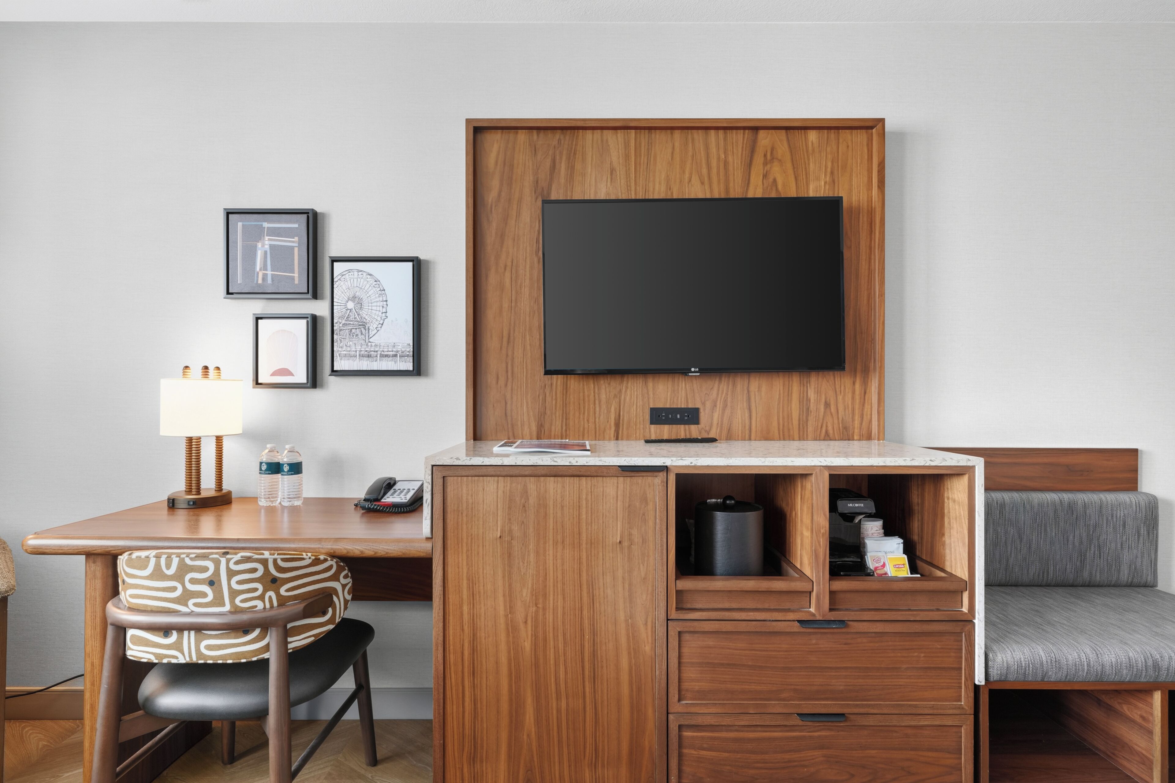 Standard Room, 1 King Bed | Pillowtop beds, in-room safe, desk, laptop workspace